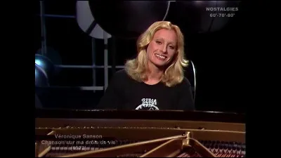 6. "Chanson sur ma drôle de vie". De qui est cette chanson ?