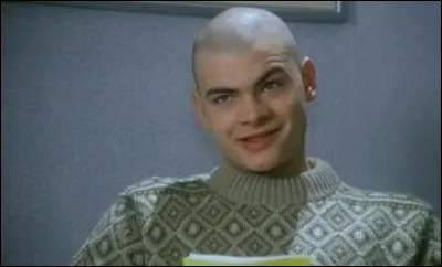 Patrice Ambard a réalisé ce film, où Cornillac interprète un stagiaire, qui a pour titre...