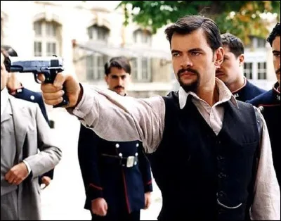 Cornillac joue Paul Valentin dans ce film de Jérôme Cornuau, qui est...