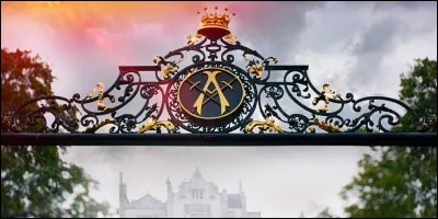 Dans quelle série apparaît l'école d'Alféa ?