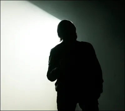 Quel chanteur énervant est l'auteur-compositeur et interprète du titre ''Tonton'' ?