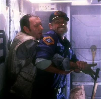 Terminez le titre de ce film avec Sean Connery : 'Outland, ... '.