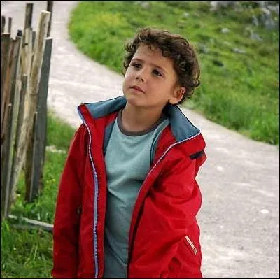 De quelle maladie souffre Simon, le fils adoptif de Laura dans 'L'Orphelinat' ?