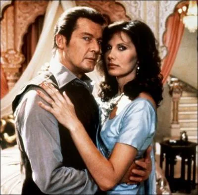 En 1983, deux 'James Bond' sortirent sur grand cran, car tourns par deux studios diffrents. Quel film avec Sean Connery concurrenait ainsi 'Octopussy' avec Roger Moore ?