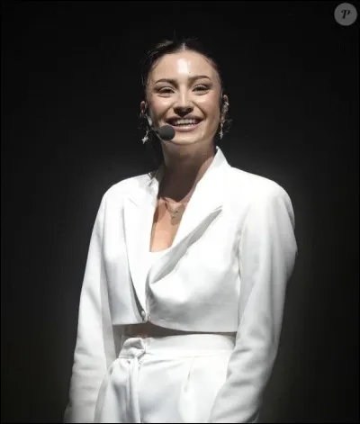 Avec qui a-t-elle chanté ''À fleur de toi'' de Vitaa lors du Star'Ac Tour ?