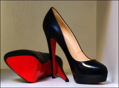 Qui mit à l'honneur les talons rouges ?