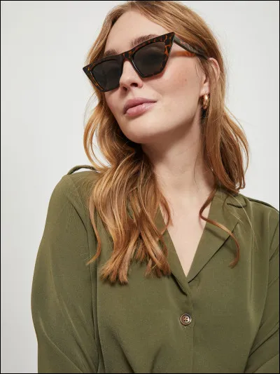 Qui popularisa les lunettes de soleil dans les années 50 ?