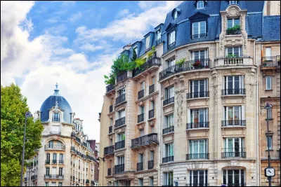 Coiffeuse ou secrétaire.