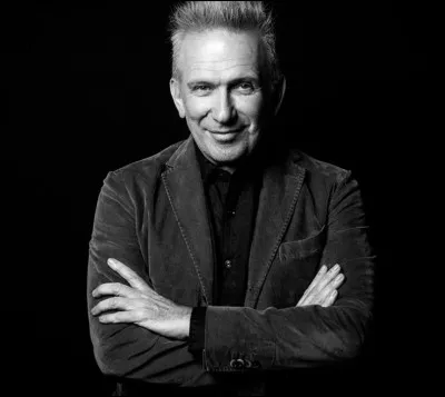 Quel vêtement est indissociable de Jean Paul Gautier ?