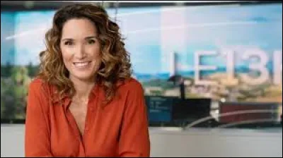 Dans le JT de 13h de TF1, quel jour a lieu le reportage où une fléchette définie le village ou la ville à visiter ?