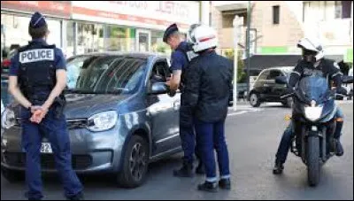 Puisque nous en sommes aux dimensions, quel est le diamètre d'un ballon de football ?