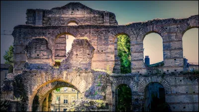 Quel est le nom de ce monument historique situé à Bordeaux ?
