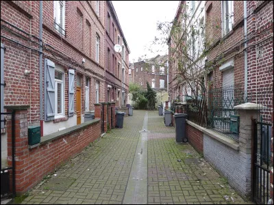 Où peut-on se balader dans les célèbres "courées", ces petites ruelles étroites entre des maisons ?