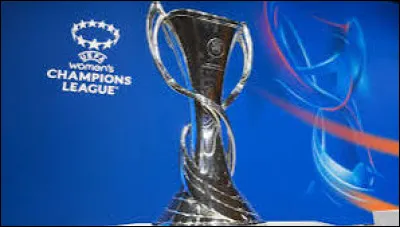 Lors de la Ligue des champions féminine de football 2024-2025, quelle ville a vu ses deux clubs se faire éliminer dès le deuxième tour préliminaire, avant même la phase de poules ?