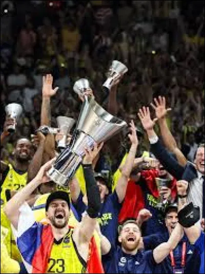Quel club masculin de basket-ball a perdu le 25 mai 2025 la finale de l'Euroligue contre Fenerbahçe ?