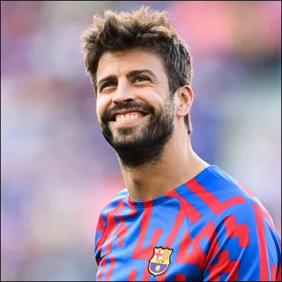 Quelle chanteuse a donné naissance à un enfant du footballeur Gerard Piqué ?