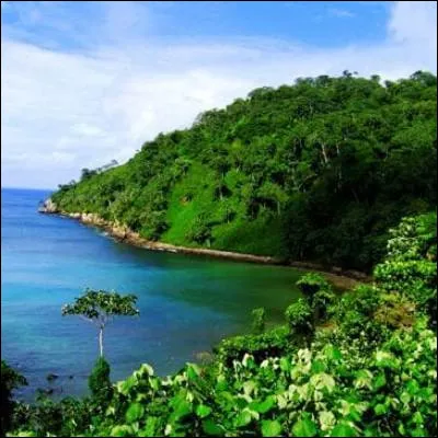 Quel pays dAmérique centrale, qui comprend lîle Cocos, est réputé pour sa neutralité et son absence darmée, supprimée en 1948 ?