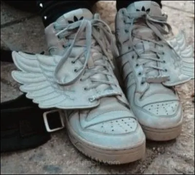 L  Je suis un ancien héros, fils dHermès, qui trahit la Colonie.