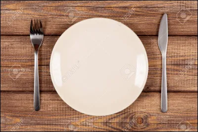 Au Moyen Âge, jétais un objet plat en métal ou en bois, sur lequel on servait la nourriture, bien avant les assiettes modernes. C'est...