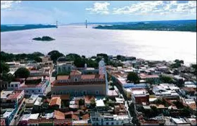 Angusture. Un nom commun qui provient d'un nom propre, Angostura, ville aujourd'hui nommée Ciudad Bolivar. Dans quel pays, où Simón Bolivar est né, se trouve-t-elle ?