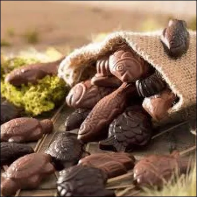 Quel nom désigne ces petits chocolats consommés lors de la période de Pâques ?