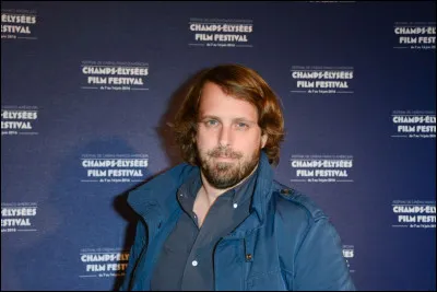 Ce cinéaste a réalisé un film d'horreur avec Billy Drago, sorti en 2006, qui est le remake d'un film de Wes Craven. Comment s'appelle ce remake ?