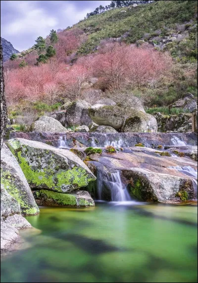 Le point culminant du Portugal est la serra da Estrela, avec le pic Torre.