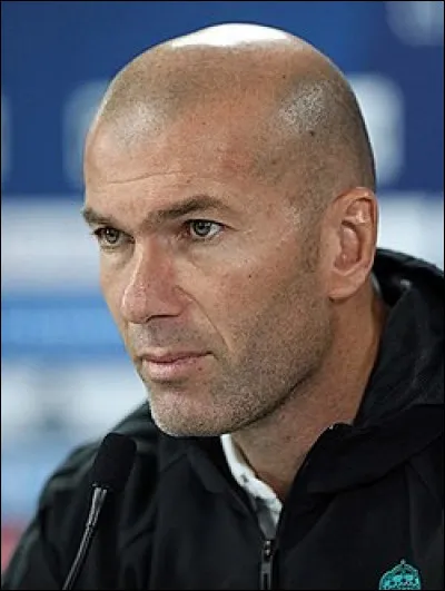 Quel est le surnom de l'ancien footballeur et entraîneur Zinedine Zidane ?