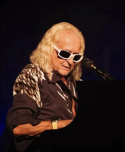 Quel grade militaire est le surnom du chanteur Michel Polnareff ?