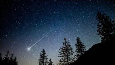 Dans la chanson "L’Aigle noir", de qui Barbara dit-elle avoir vu l’apparition ?