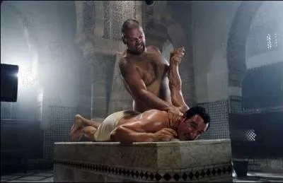 Il est Hubert Bonisseur de La Bath dans ce film