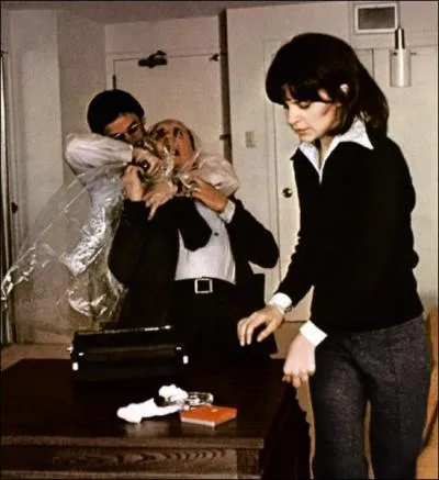 Quel grand acteur joue l'expert en surveillance dans 'Conversation secrte', le film suivant de Coppola, sorti en 1974 ?