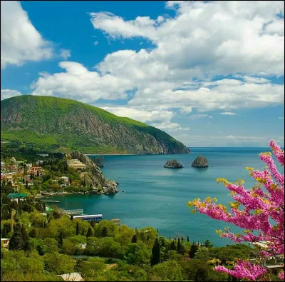 Quels pays sont bordés par la mer d'Azov ?