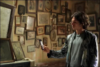 Avec qui Seb vit-il depuis la mort de ses parents ?