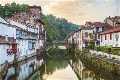 Dans quel département la ville de''Saint-Jean-Pied-de-Port'' est-elle située, sachant que le numéro du département est le 64 ?