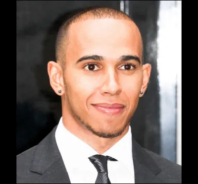 1985 est l'année de naissance du pilote automobile britannique Lewis Hamilton.