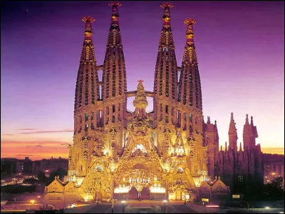 Où se situe la Sagrada Família ?