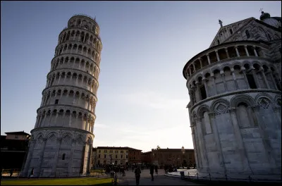 Où se situe la tour de Pise ?