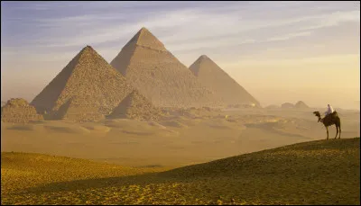 Où se situe les pyramides de Gizeh ?