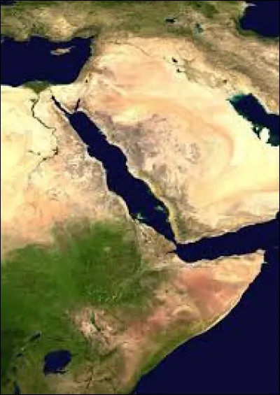 Quel est le principal point de passage stratégique entre la Méditerranée et la mer Rouge ?