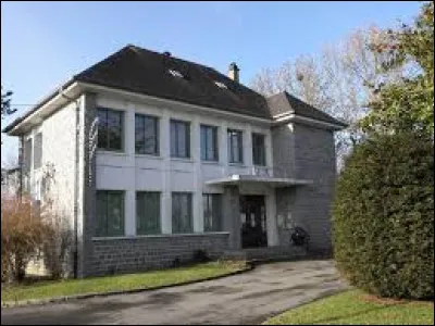 Nous sommes en Bretagne, au Ferr&eacute;. Commune de l'agglom&eacute;ration Fougeraise, elle se situe dans le d&eacute;partement ...