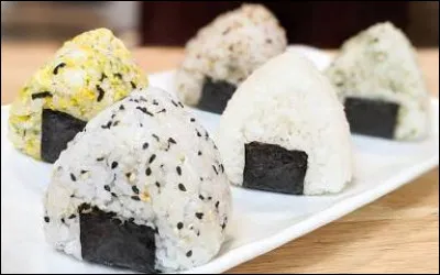 Que fait-il des boulettes de riz de Rika ?