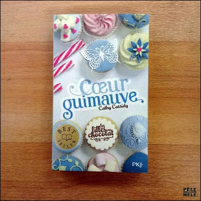 Je suis l'autre jumelle et je suis passionnée par le vintage. Je suis...