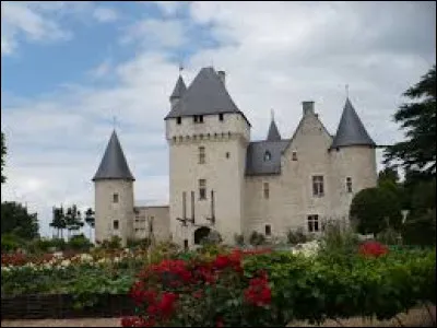Je vous propose de partir à la découverte du château du Rivau, à Léméré. Village de l'aire d'attraction de Chinon, il se situe dans le département ...