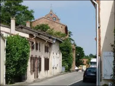 Je vous emmène dans le Lauragais, à Varennes. Commune de l'aire d'attraction Toulousaine, elle se situe dans le département ...