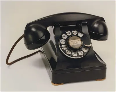 Dans les années 50-60, quelle partie du téléphone était familièrement appelée la poire ?