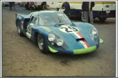 Ce pilote français a effectué la quasi totalité de sa carrière sur Ferrari, remportant de nombreuses victoires dont les 24 heures du Mans ; il dispute quelques courses en 1968 (photo) avec l'Alpine A 220, terminant 4e des 1 000 km de Paris, avec Henri Grandsire :