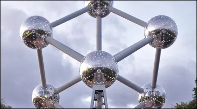 Près de quelle grande ville est-il né ?