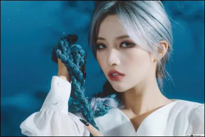 De quel groupe de k-pop fait partie Soyeon ?