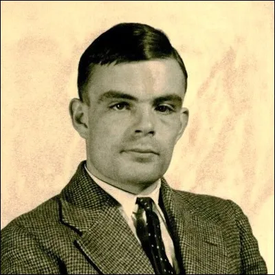 Quel acteur britannique a obtenu son premier grand rôle en incarnant le physicien Stephen Hawking en 2004 dans le téléfilm "Hawking" ?